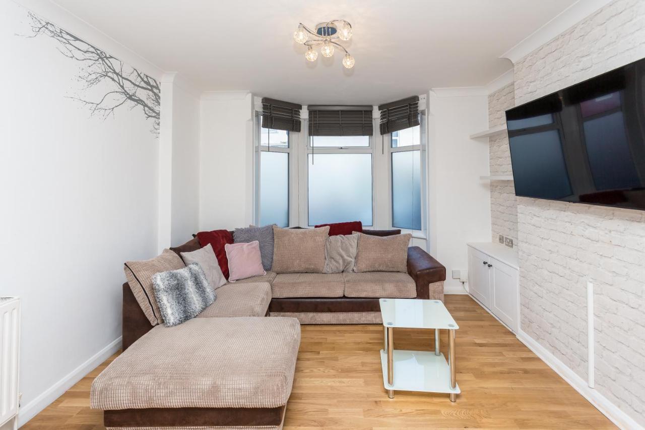 Вілла The White & Warm, Free Parking & Wifi, 8 Beds Колчестер Екстер'єр фото