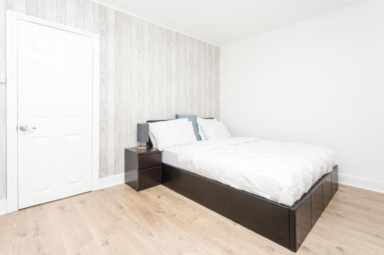 Вілла The White & Warm, Free Parking & Wifi, 8 Beds Колчестер Екстер'єр фото