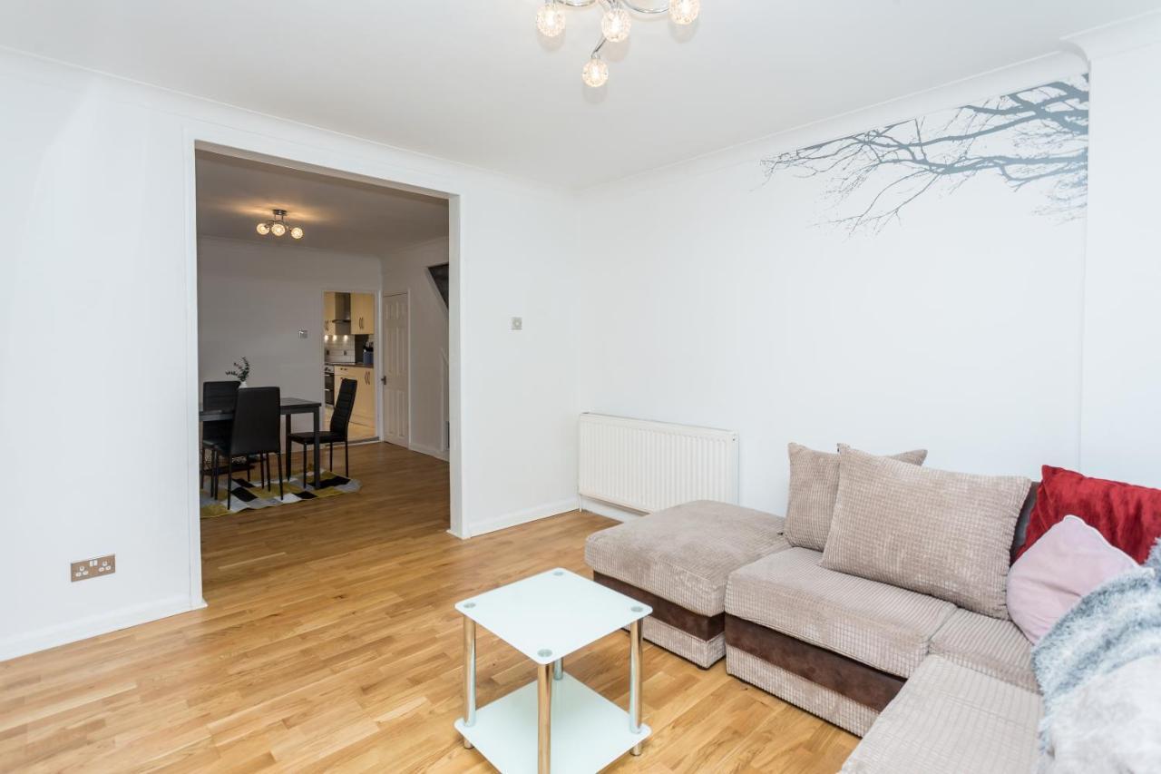 Вілла The White & Warm, Free Parking & Wifi, 8 Beds Колчестер Екстер'єр фото