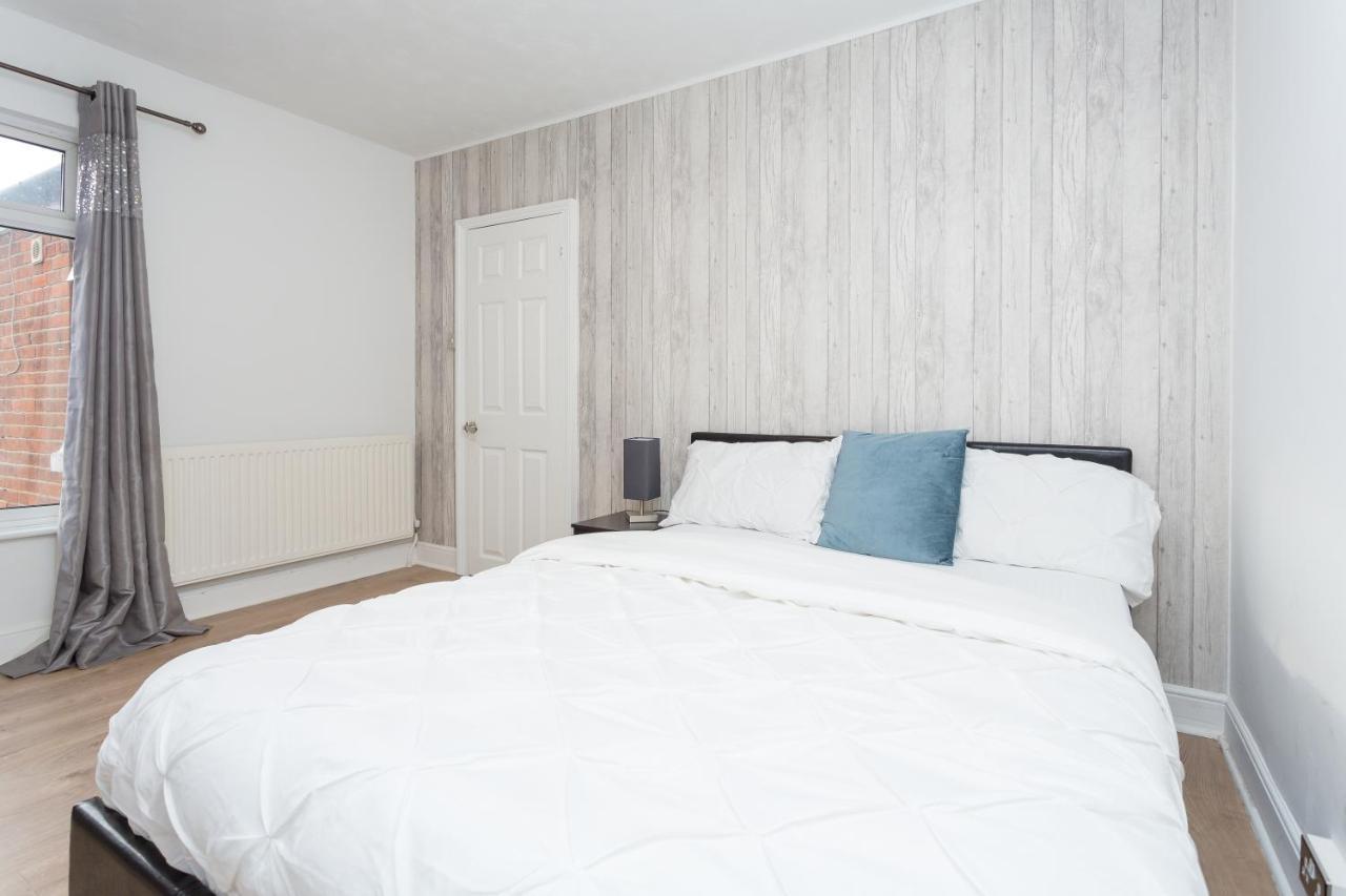 Вілла The White & Warm, Free Parking & Wifi, 8 Beds Колчестер Екстер'єр фото